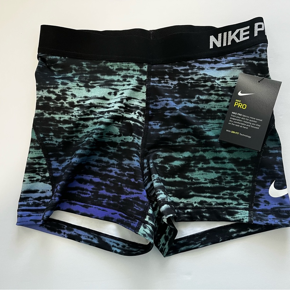 NWT Nike Womens Dri-Fit Shorts, Size Medium